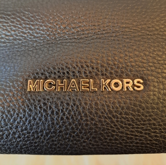 Michael Kors Jet Set Pebbled Leather Shoulder Bag - Picture 5 of 13